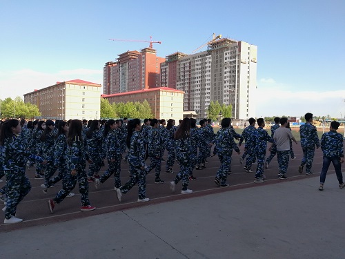 【运动会集锦】管理学院学生积极备战运动会开幕式第三次彩排