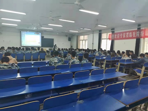 何兴华博士为我学院学生做学术报告