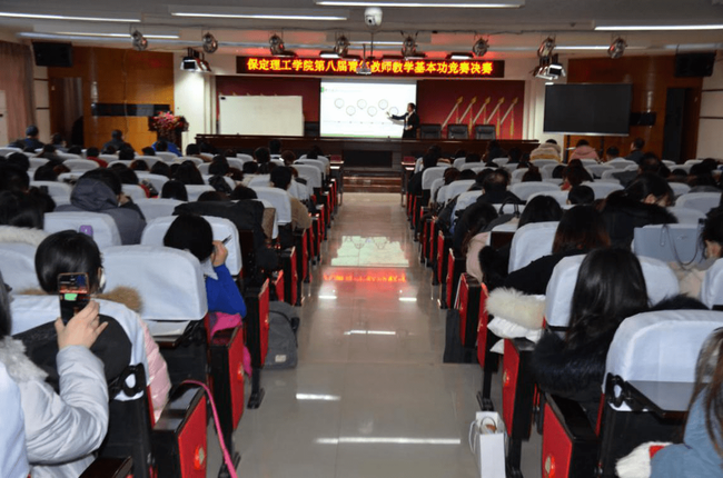 加强教师队伍建设  营造良好教学氛围 ——我校举办第八届青年教师基本功竞赛文科组决赛