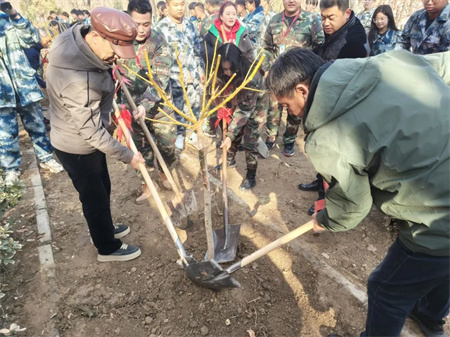 “草木皆待春，你我共护绿”——保定理工学院艺术学院开展“3.12植树节”主题活动