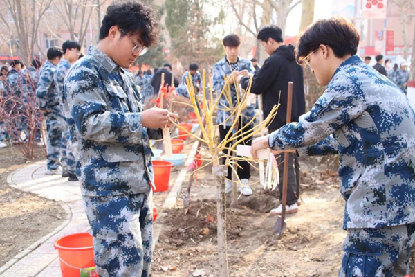 植树节|管理学院|手植一抹绿，心栽一片林