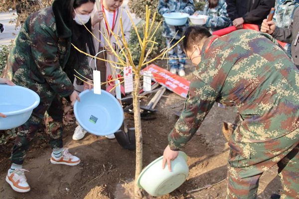 植树节|管理学院|手植一抹绿，心栽一片林