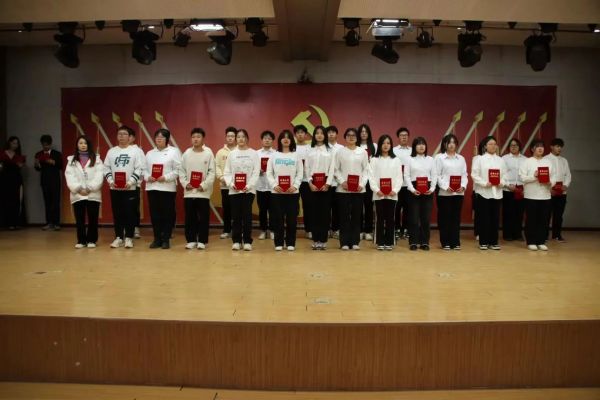 保定理工学院||管理学院||“管理催奋进，榜样促前行”年末表彰大会