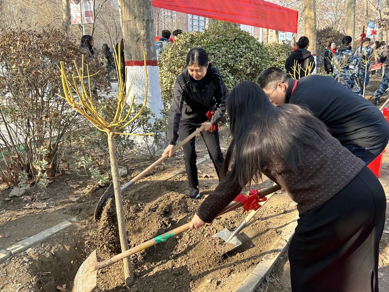 “‘植’此青绿，教树人心，‘育’汝于成”植树节活动圆满结束!