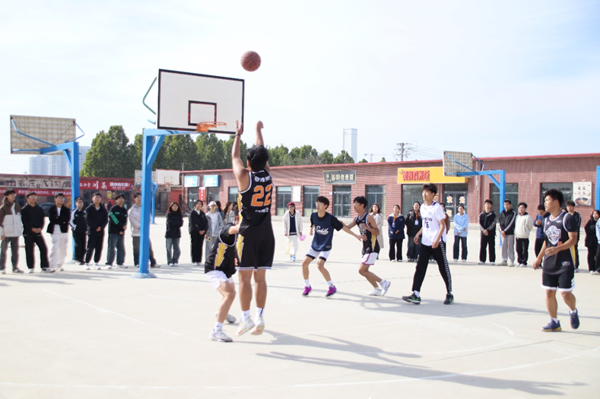 体育|保定理工学院|管理学院|“夕阳渐沉洒热汗，少年不疲逐青春”篮球比赛圆满结束