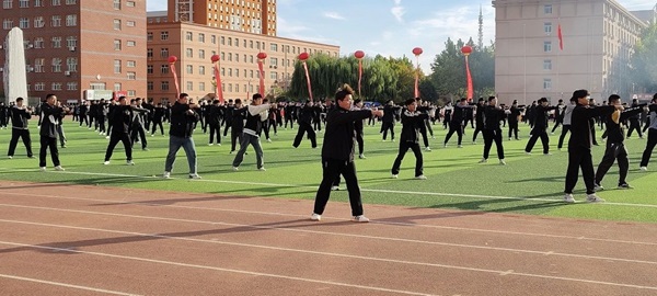 运动会开幕式|保定理工学院|管理学院|燃情启幕运动会，绽放风采展雄姿