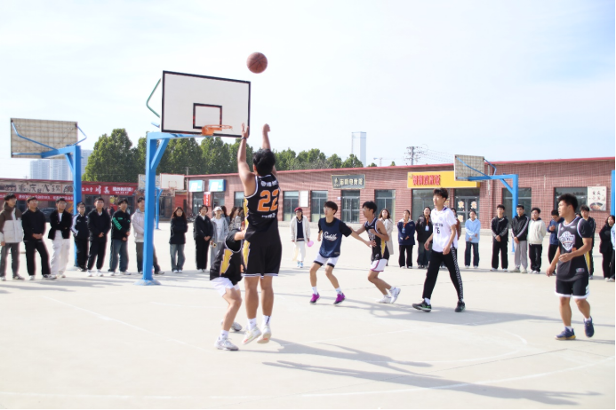 保定理工学院管理学院“夕阳渐沉洒热汗，少年不疲逐青春”篮球比赛圆满结束