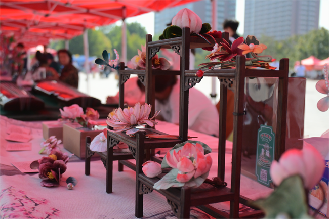 传承非遗文脉 厚植文化自信 ——保定理工学院开展“非遗进校园”活动