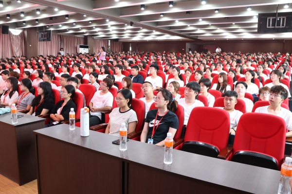 【学展新篇，逐梦经院】遇见保理，经济有你——保定理工学院经济学院2025级新生见面会顺利召开
