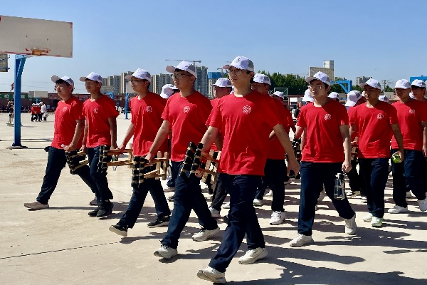 【青春激昂 淬火成钢】汗水淬炼青春，蜕变彰显担当——保定理工学院经济学院新生军训变化(上)