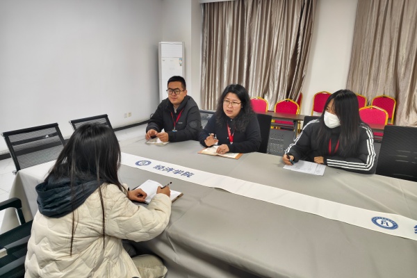 倾听心声解困惑精准服务促成长——经济学院开展2025-2026学年第一学期第五次院领导接待日活动