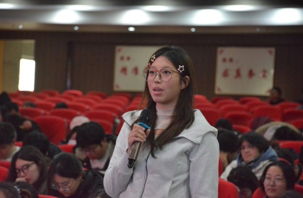 “职点迷津，艺路同行”——保定理工学院艺术学院就业指导讲座赋能成长