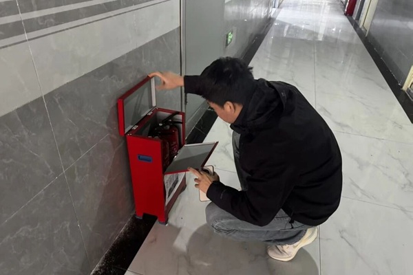 暖心服务|保定理工学院管理学院：辅导员开展宿舍通风及安全排查工作