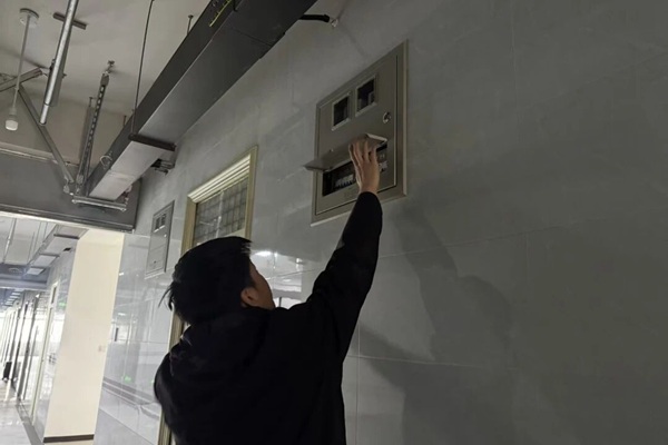 暖心服务|保定理工学院管理学院：辅导员开展宿舍通风及安全排查工作