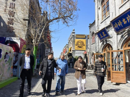 校地携手共交流 协同育人促发展 ——保定理工学院艺术学院与保定文发集团 探讨合作新路径