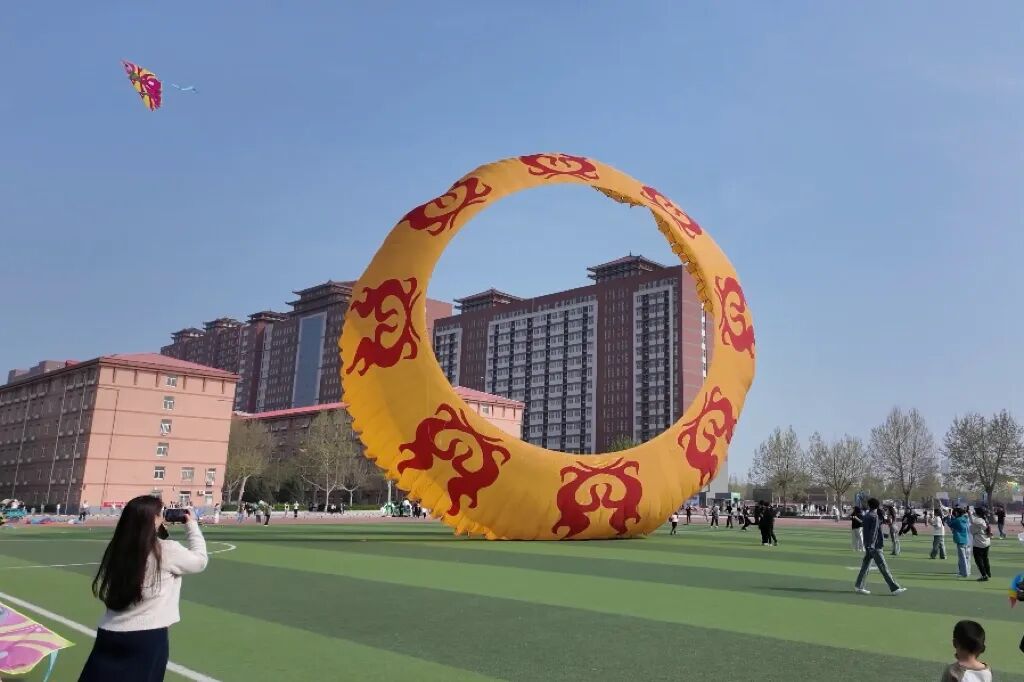 春风拾趣•鸢舞校园”保定理工学院第一届风筝文化节圆满落幕