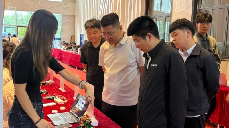 青春绽放学苑风采 保定理工学院信息科学与工程学院成功举办第二届毕业生作品展