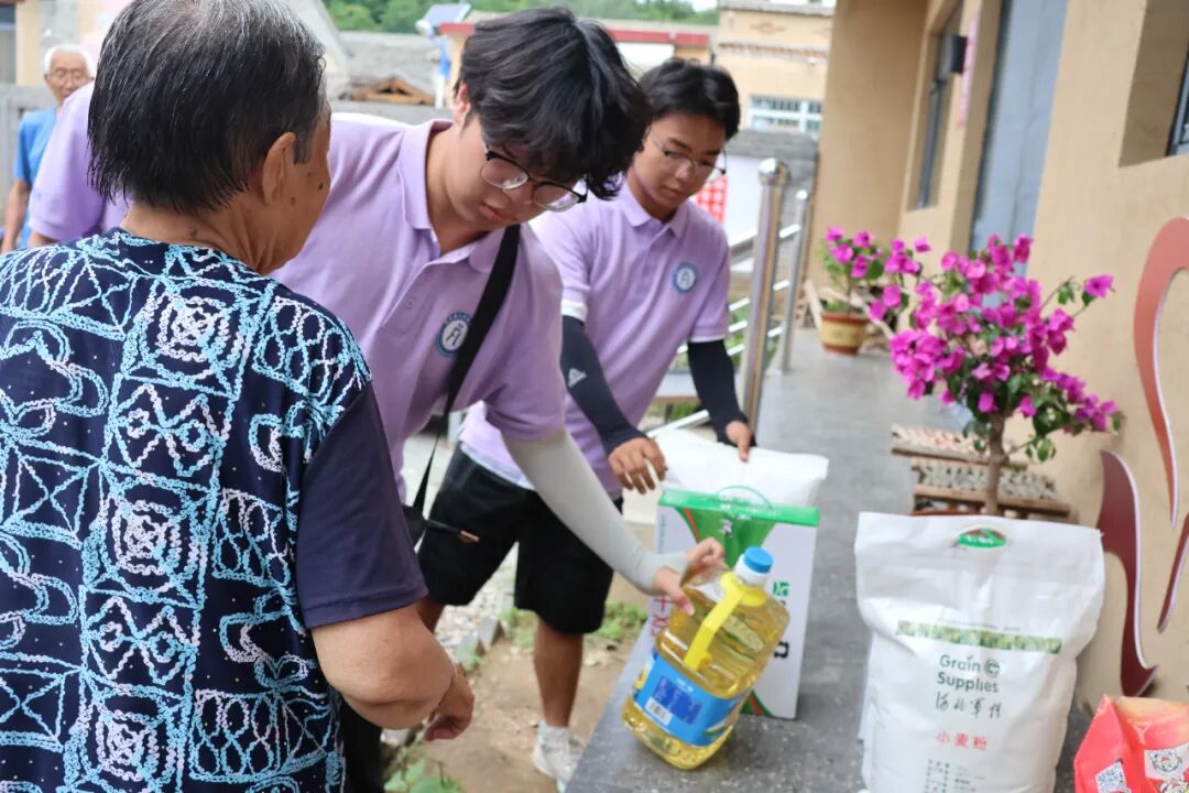 情暖顾家台，青春慰乡邻——经济学院三下乡实践团走访慰问乡村老年群众