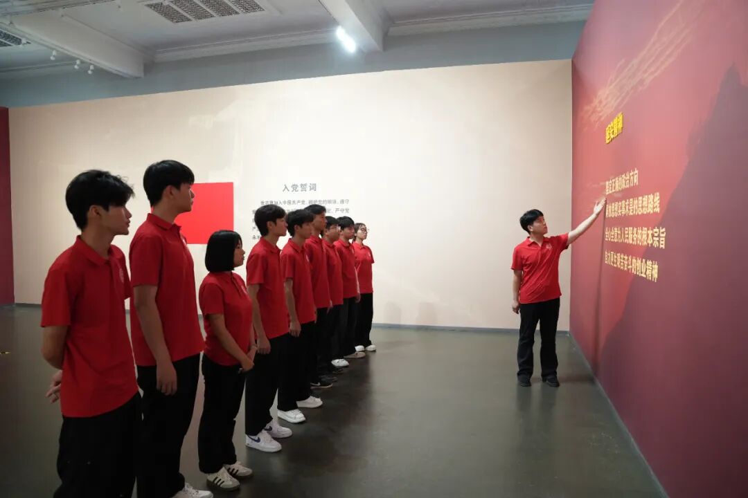 深耕行走的大思政课！保定理工学子踏迹太行笃行赶考初心