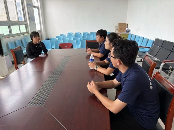 智播惠农 实干兴乡｜保定理工学院管理科学与工程学院2026年暑期“三下乡”实践团走进定兴农业示范基地开展直播助农实践