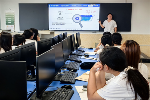 逐梦新征程，青春再起航——2026届国际经济与贸易专业新生入学教育圆满举行