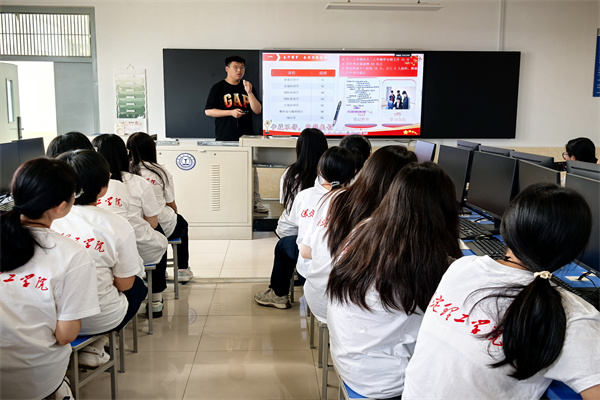 逐梦新征程，青春再起航——2026届国际经济与贸易专业新生入学教育圆满举行