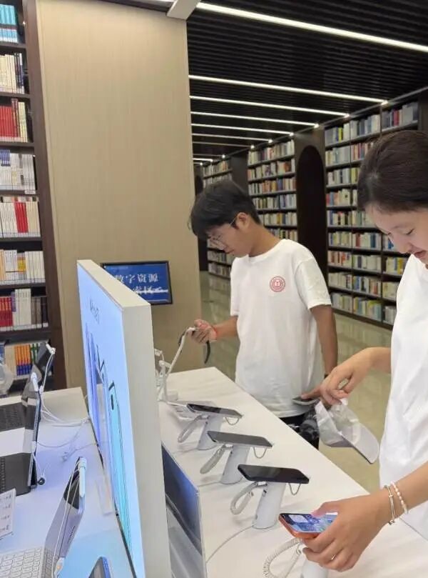 入学教育专题｜保定理工学院管理科学与工程学院开展2026级新生入馆教育