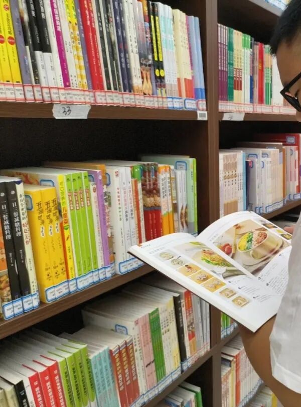 入学教育专题｜保定理工学院管理科学与工程学院开展2026级新生入馆教育
