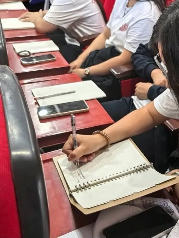 入学教育专题｜筑牢青春法治底线 做实新生法治教育——管理科学与工程学院开展刑事案件警示科普宣讲