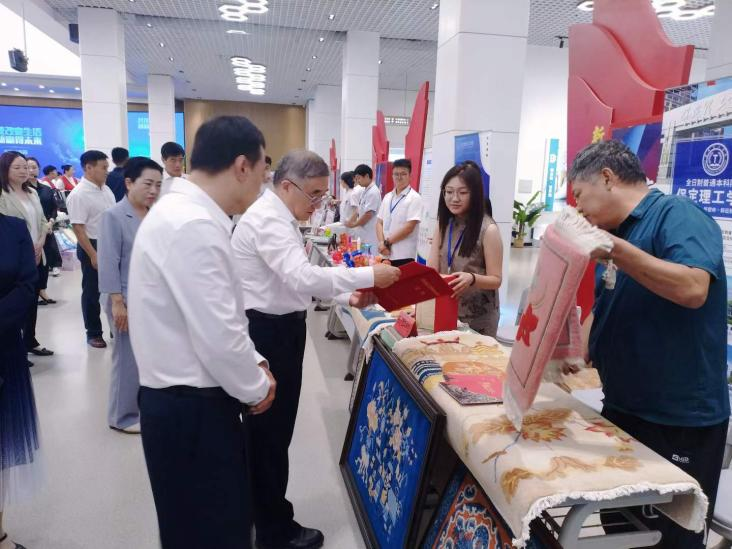 教育学院教师参加全国科普月省级重点活动暨河北省纺织工程研究会成立大会