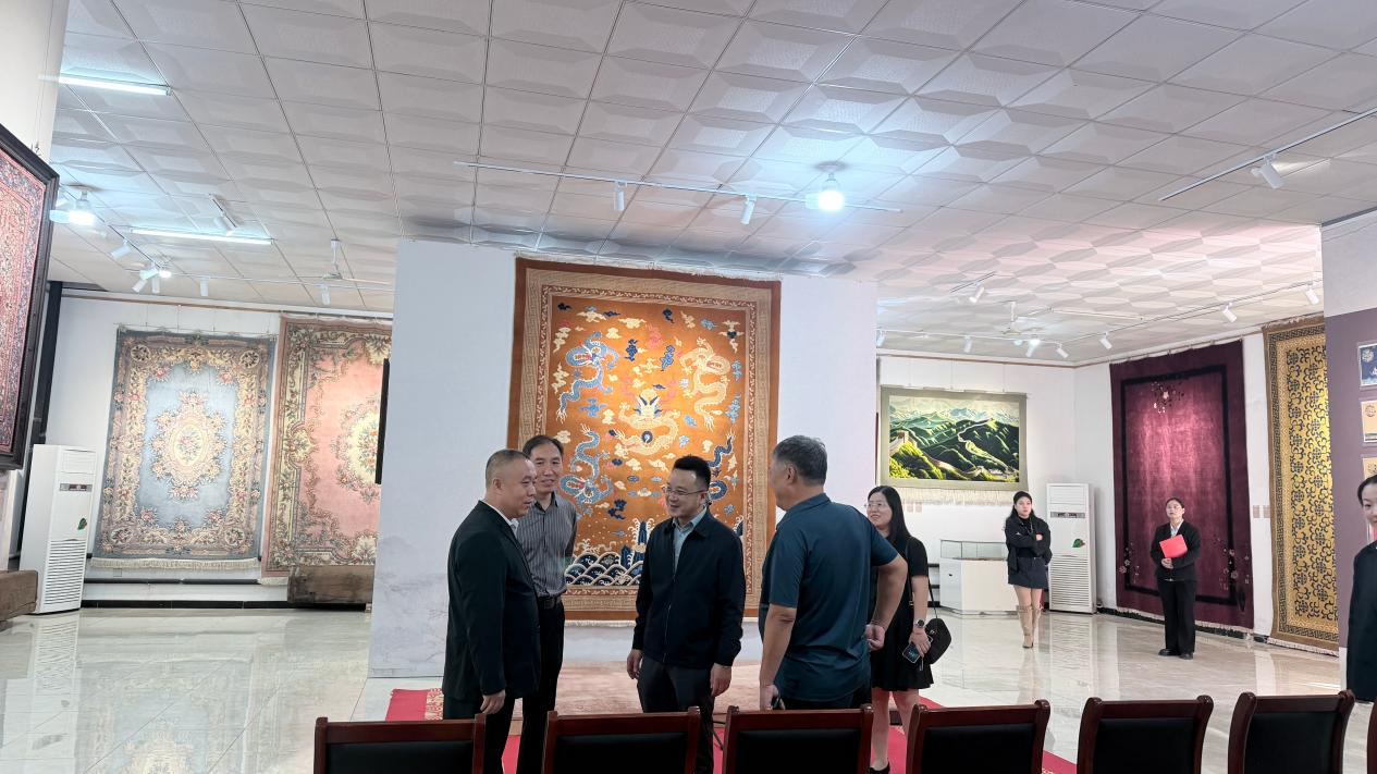 推动非遗进校园：保定理工学院领导赴文安参加燕京八绝之宫毯精品展