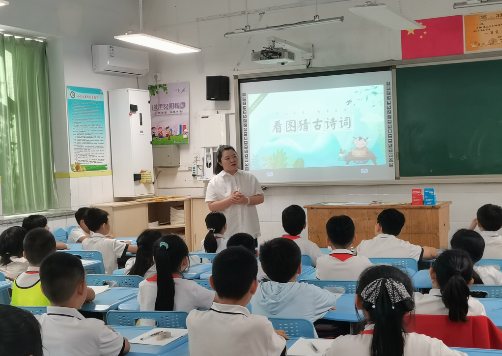 推广普通话 经典润童心——教育学院教师赴保定市史庄街小学开展推普宣传活动