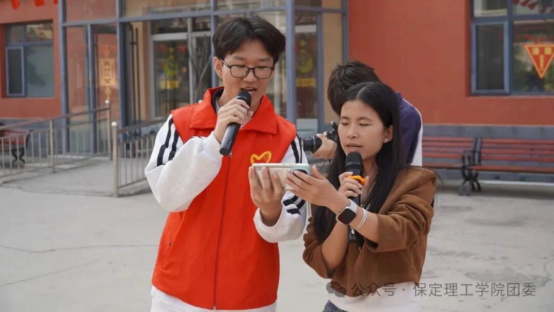 保定理工学院青年志愿者中心开展敬老公益志愿服务活动