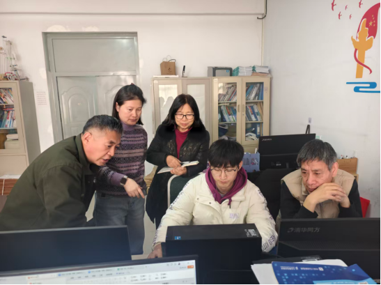 落叶清扫车研发与应用师生工作室简介