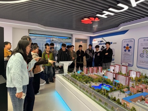 【实操研学 拓思笃行】 信工学院教师参加智慧校园AI安防系统沙盘培训