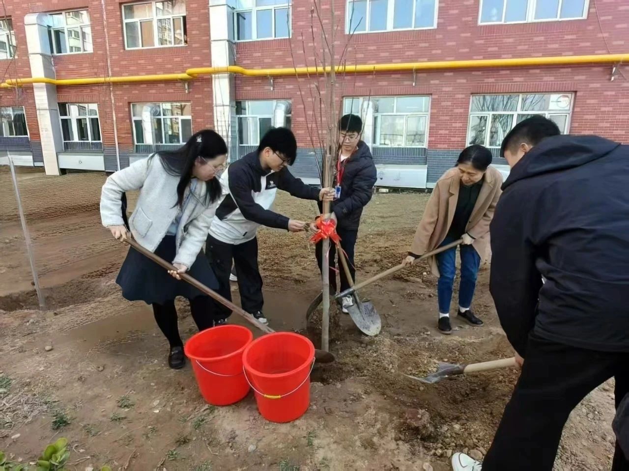 学习雷锋精神，践行教育使命——教育学院雷锋月志愿服务活动