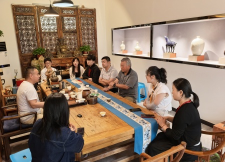 校企携手育英才 基地揭牌促实践 保定理工学院艺术学院与大宋定瓷共建实习基地