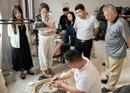 校企携手育英才 基地揭牌促实践 保定理工学院艺术学院与大宋定瓷共建实习基地