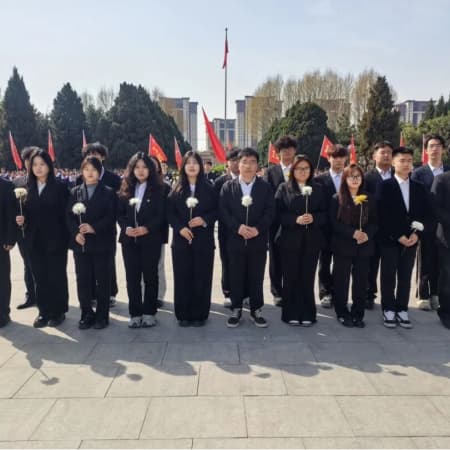 “致敬革命先烈，让信仰之光在清明闪耀”