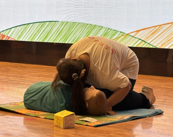 入学教育|保定理工学院|管理学院|2025级新生开学第一课：学急救知识，悟生命真谛，筑牢养成教育根基