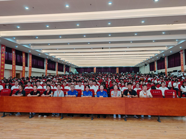 入学教育|保定理工学院|管理学院|2025级新生开学第一课：学急救知识，悟生命真谛，筑牢养成教育根基