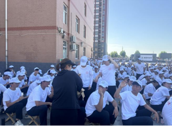 军训纪实|保定理工学院|管理学院|暖透学子心，致敬教官情