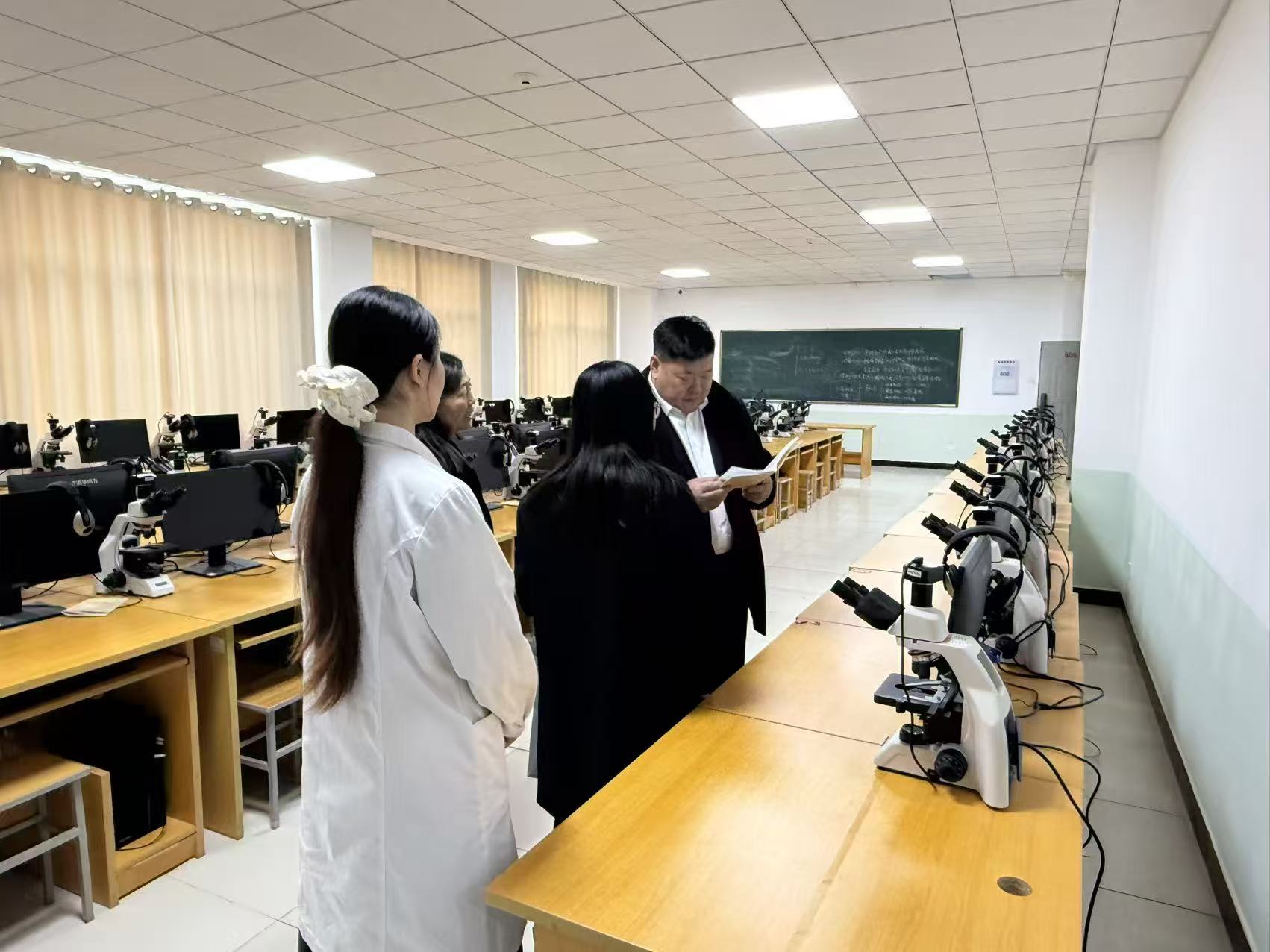 【对标评估，提质强教】精准对标强内涵，凝心聚力备评估——康复医学院特邀耿金龙书记开展合格评估工作专项指导