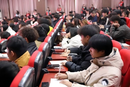 艺心跟团走，青春建新功” ——保定理工学院艺术学院入团培训凝聚 青年力量