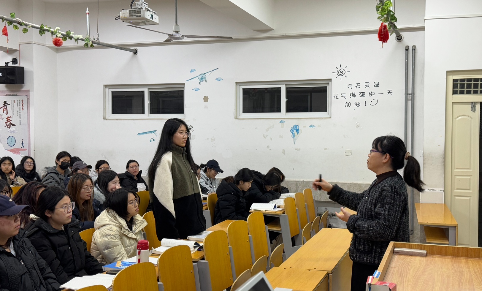 锚定生涯航向，书写青春华章