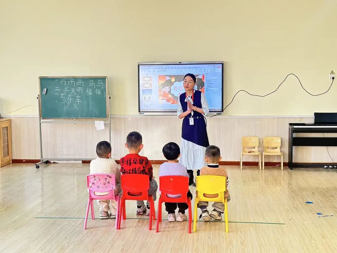 【教育学院·学院快讯】高校教师走进幼儿园———元旦来啦