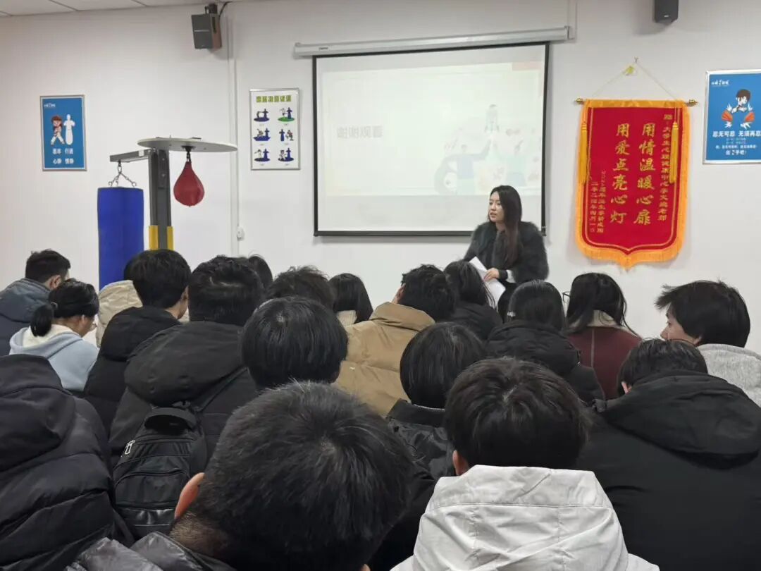 【教育学院·学院快讯】一沙一世界，一卡一乾坤——教育学院心理工作坊成功举办为期末减压赋能