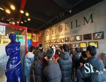 产教融合促就业——保定理工学院艺术学院组织学生走进保定纵深影像传媒公司进行参观学习