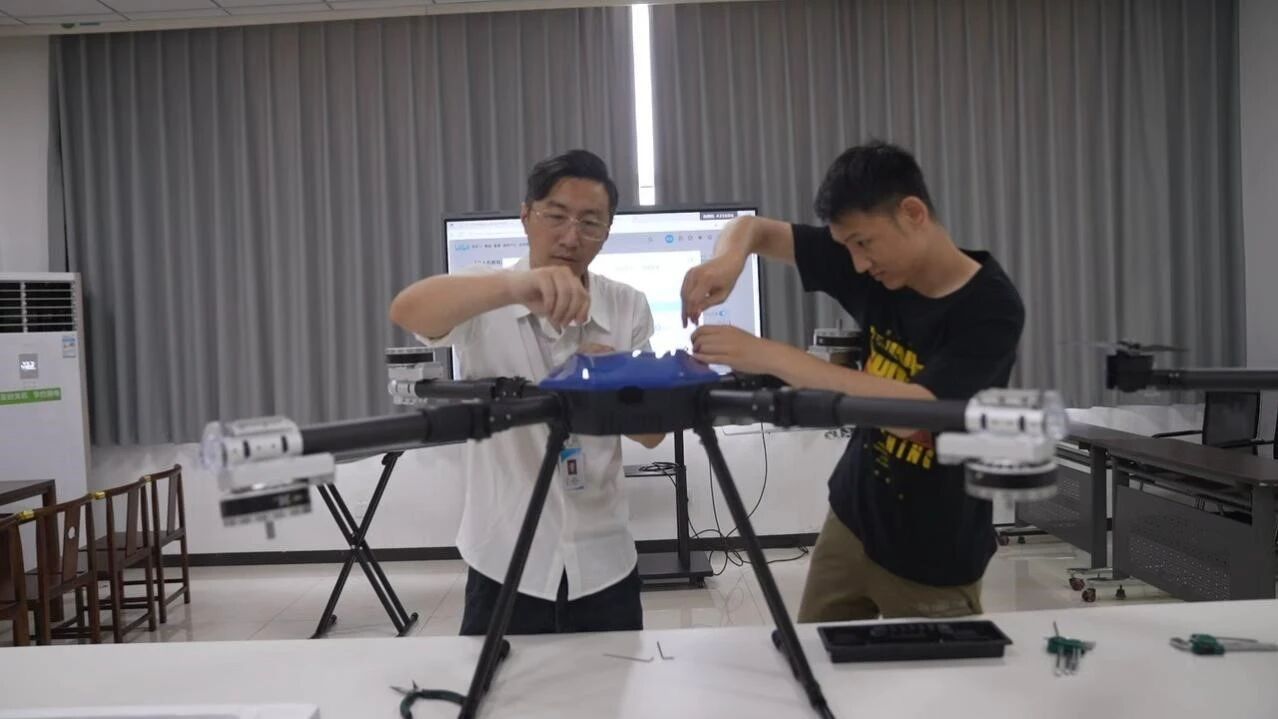 产教融合育英才 低空经济蓄新能 | 保定理工学院无人机微专业正式开课