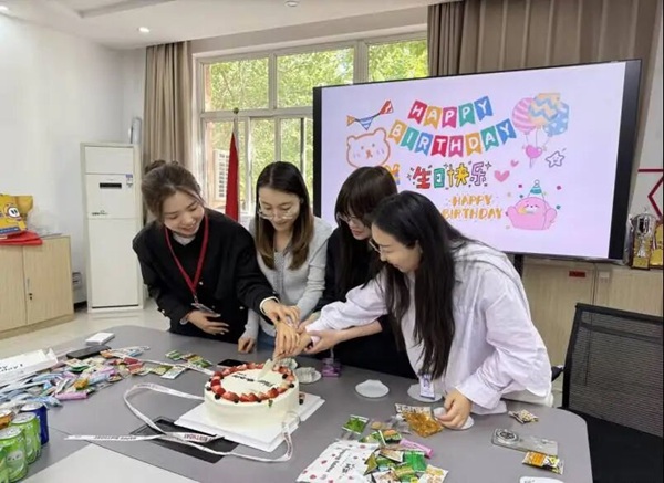 温情四月 暖心再续——管理科学与工程学院举办四月教职工集体生日会